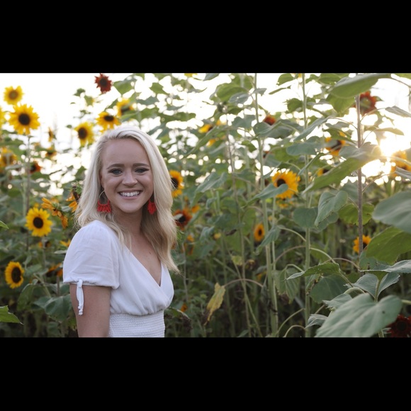 Meet your Posher, Meghan - Picture 8 of 10